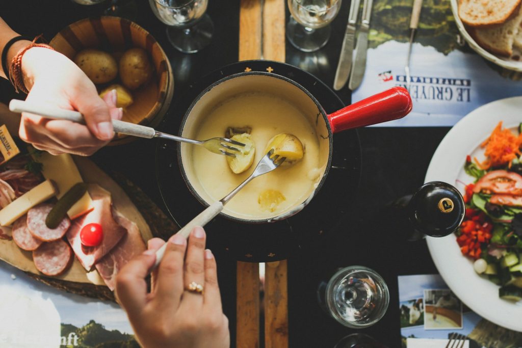 l'accord parfait entre le vin et la fondue savoyarde