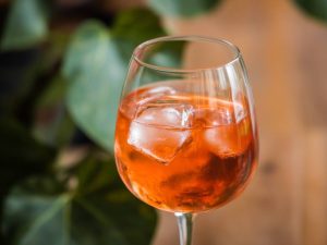 Les vins orange : histoire, techniques et accords mets-vins