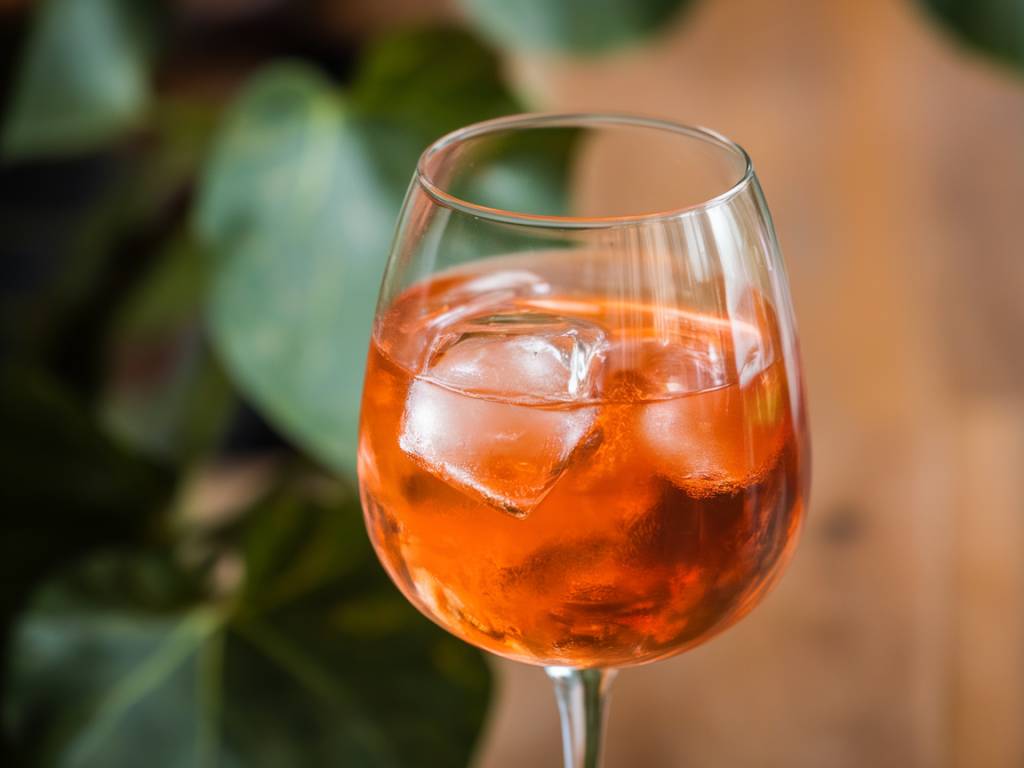 Les vins orange : histoire, techniques et accords mets-vins
